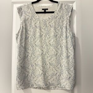 RW&Co Size XL Sleeveless Floral Lined Blouse - White/Blue